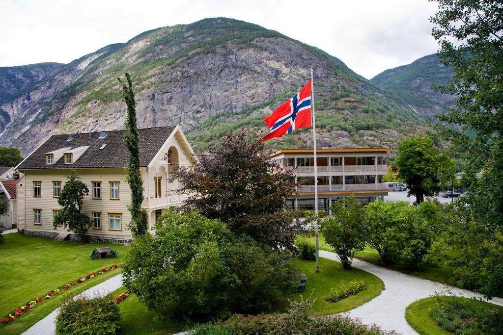 Lindstrom Hotel Lærdalsøyri Extérieur photo
